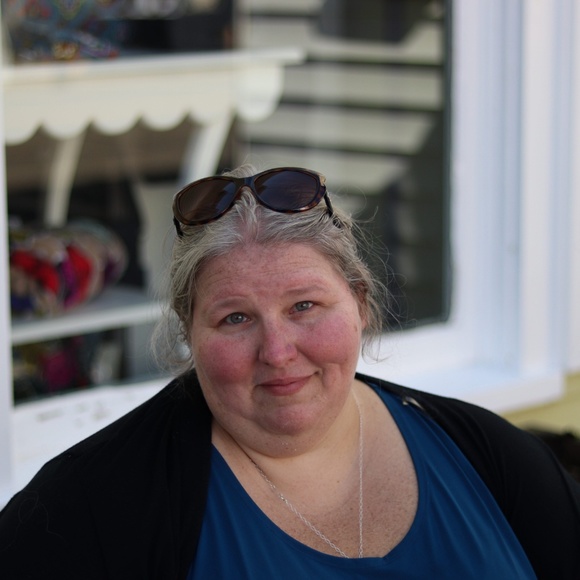 Meet your Posher, Kerri - Picture 3 of 3